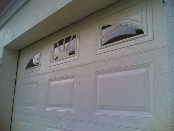 車庫(kù)門聯(lián)動(dòng)功能：