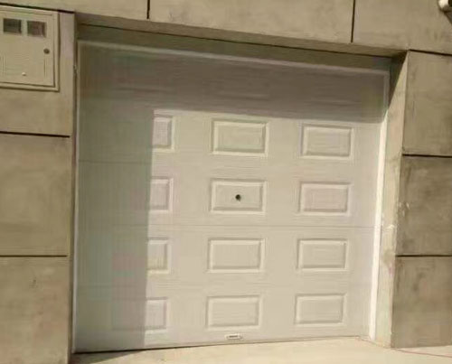 翻板車庫(kù)門優(yōu)點(diǎn)：